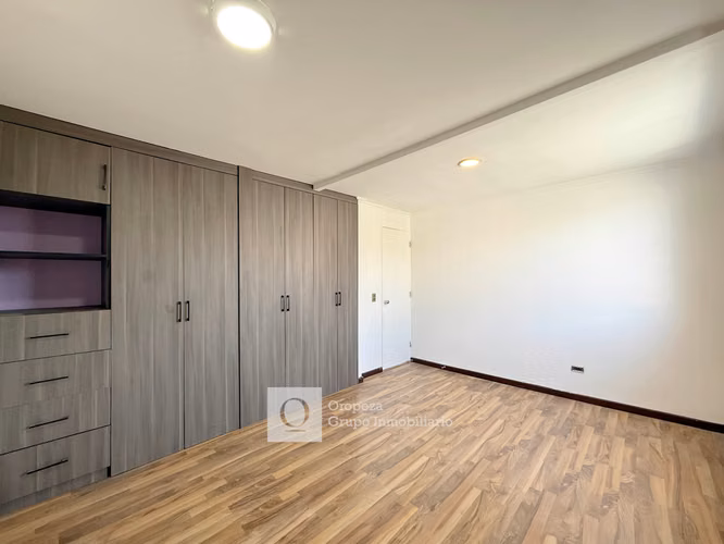 CASA DE 2 PISOS EN CONDOMINIO REMODELADA 3 HAB 3 BA 2 E