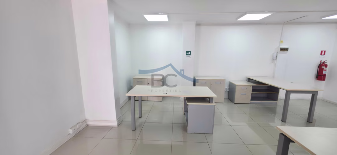 Se arrienda oficina en Avenida Brasil. (164566)