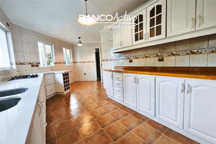 Hermosa y renovada casa Condominio Miraflores 5D 4B Valdivia