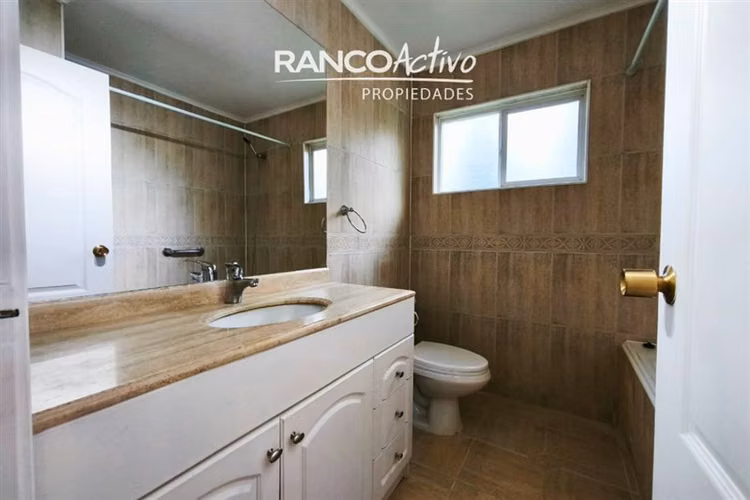 Hermosa y renovada casa Condominio Miraflores 5D 4B Valdivia