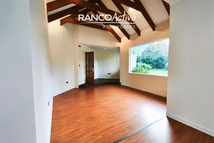 Hermosa y renovada casa Condominio Miraflores 5D 4B Valdivia