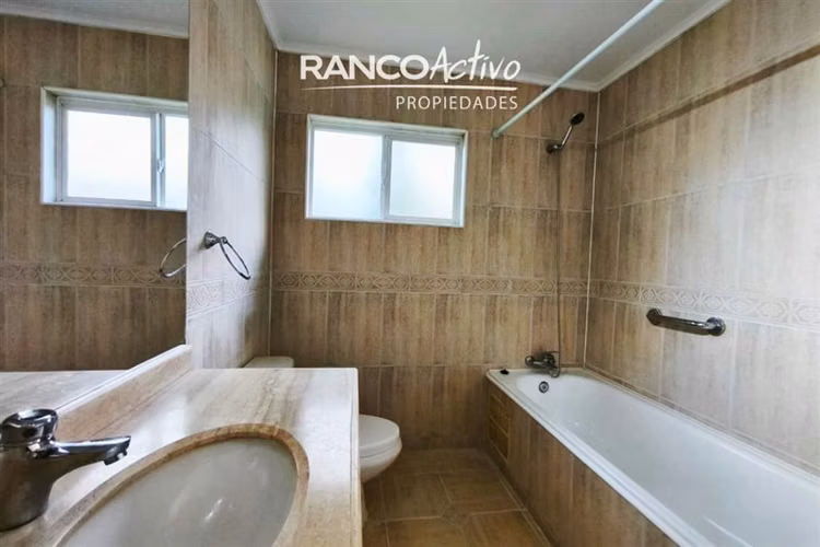 Hermosa y renovada casa Condominio Miraflores 5D 4B Valdivia
