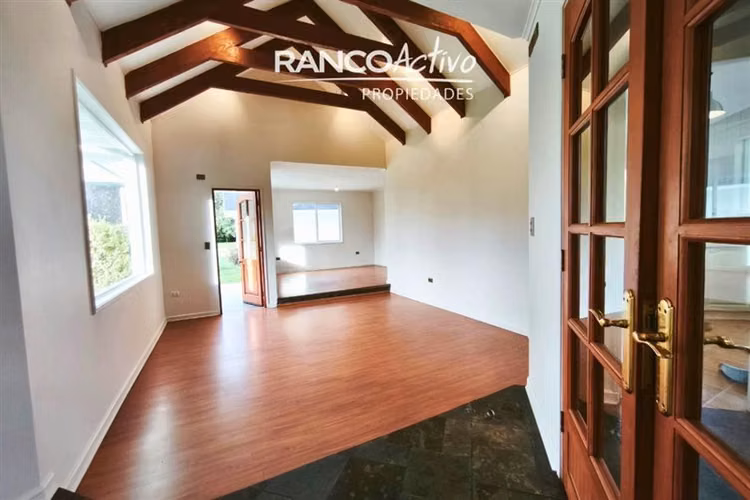 Hermosa y renovada casa Condominio Miraflores 5D 4B Valdivia