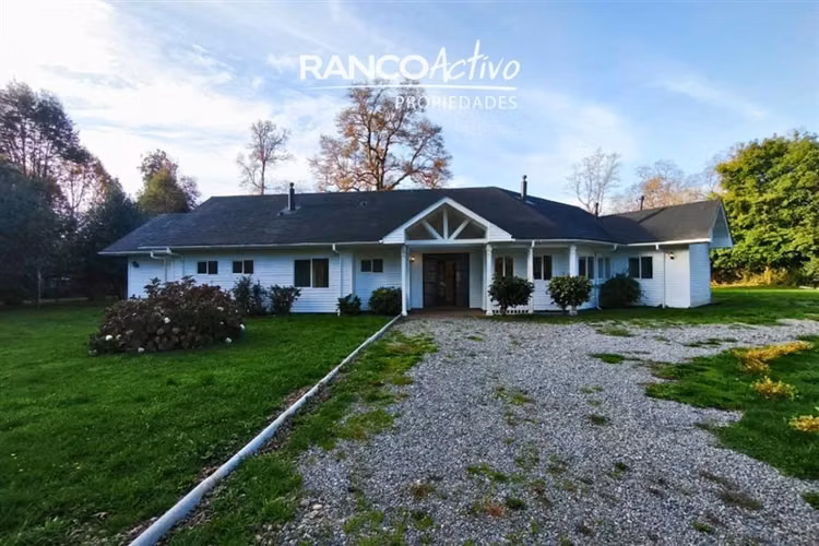 Hermosa y renovada casa Condominio Miraflores 5D 4B Valdivia