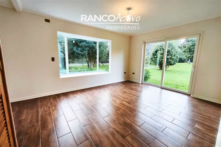Hermosa y renovada casa Condominio Miraflores 5D 4B Valdivia