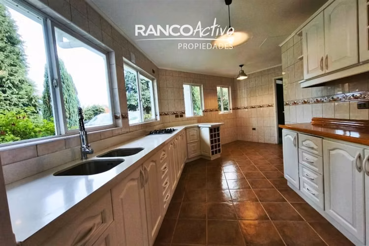 Hermosa y renovada casa Condominio Miraflores 5D 4B Valdivia