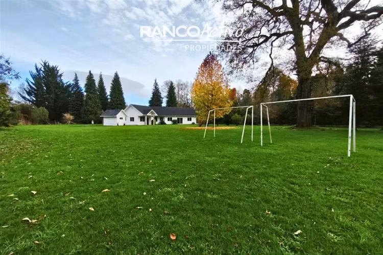 Hermosa y renovada casa Condominio Miraflores 5D 4B Valdivia