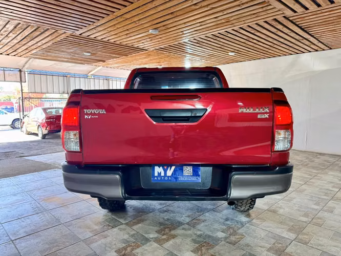 TOYOTA HILUX DX