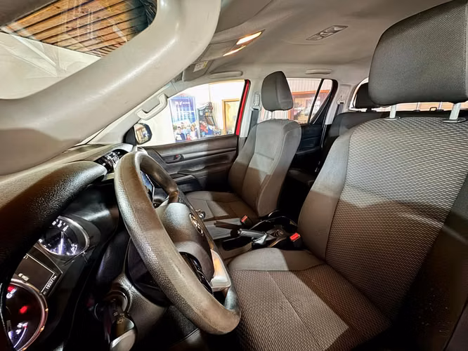 TOYOTA HILUX DX