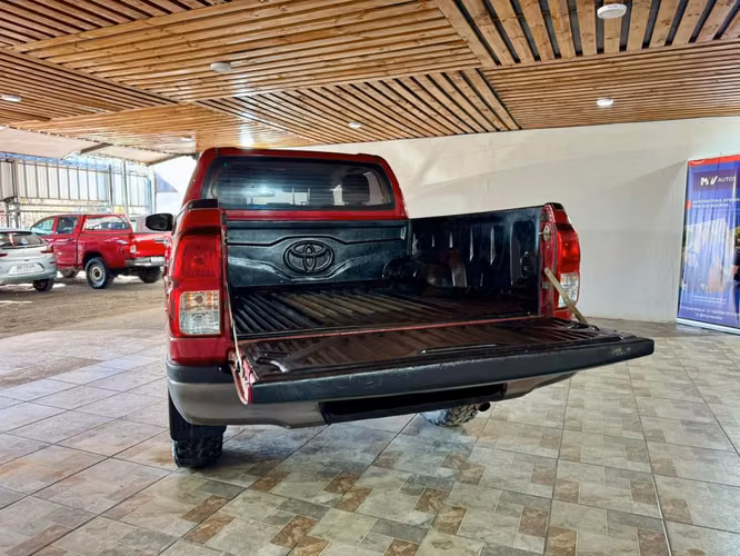 TOYOTA HILUX DX