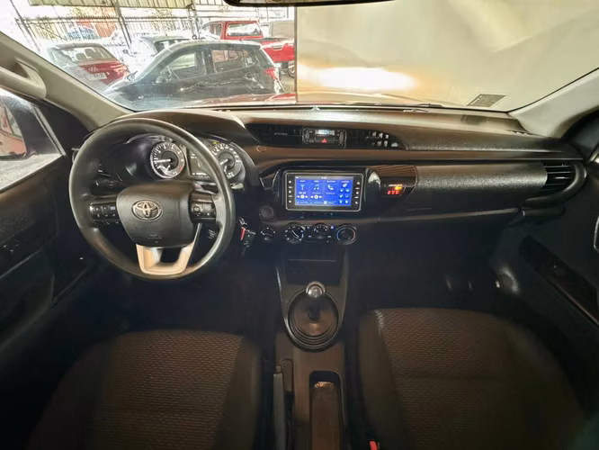 TOYOTA HILUX DX