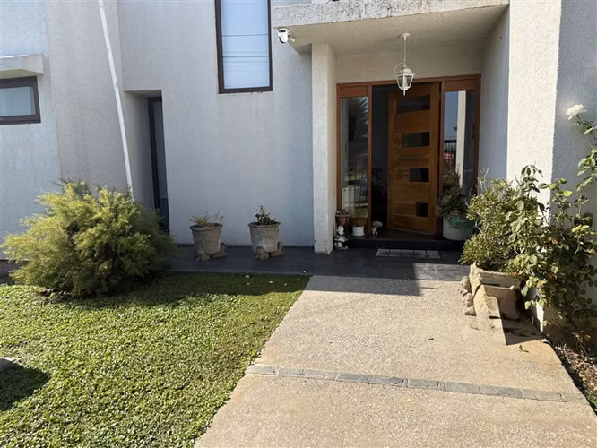 En venta casa mediterránea 4d 4b, piscina, Las Rastras Talca