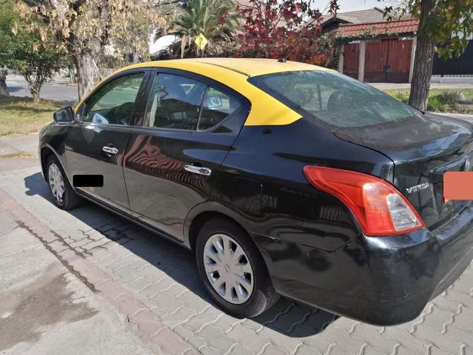 Vendo Taxi básico Nissan Versa 2018 impecable listo para trabajar