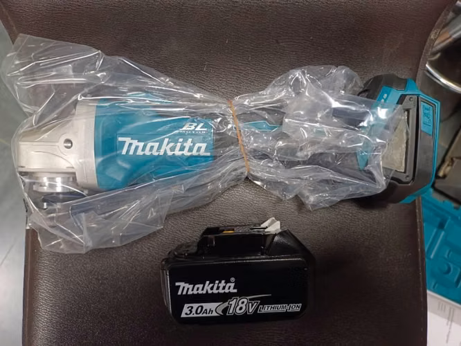 Esmeril 4½ Makita inalámbrico - Imagen 3