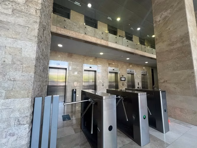 Oficina en mejor sector de negocios de Las Condes