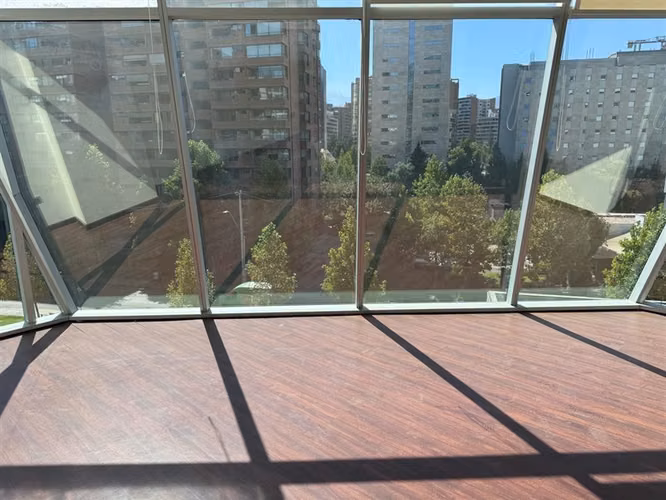 Oficina en mejor sector de negocios de Las Condes