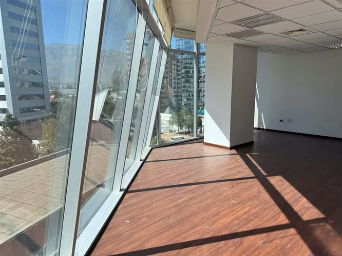Oficina en mejor sector de negocios de Las Condes
