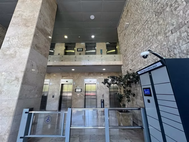 Oficina en mejor sector de negocios de Las Condes