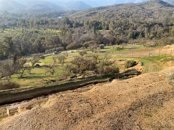HERMOSO SITIO EN CURACAVI SEMI PLANO CERCADO Y CON MESETA