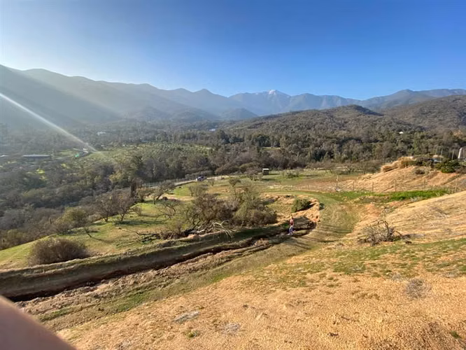 HERMOSO SITIO EN CURACAVI SEMI PLANO CERCADO Y CON MESETA
