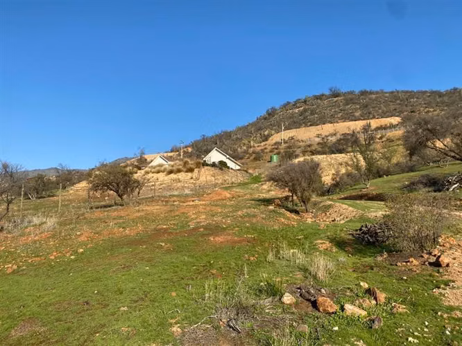 HERMOSO SITIO EN CURACAVI SEMI PLANO CERCADO Y CON MESETA