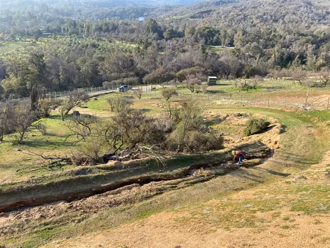 HERMOSO SITIO EN CURACAVI SEMI PLANO CERCADO Y CON MESETA