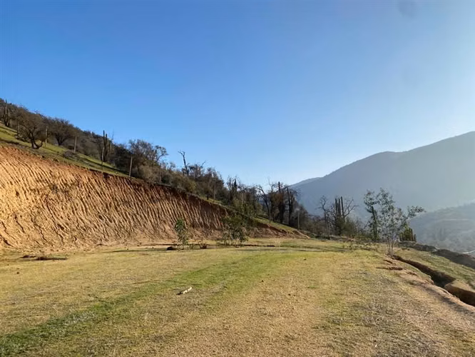 HERMOSO SITIO EN CURACAVI SEMI PLANO CERCADO Y CON MESETA