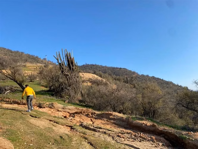 HERMOSO SITIO EN CURACAVI SEMI PLANO CERCADO Y CON MESETA