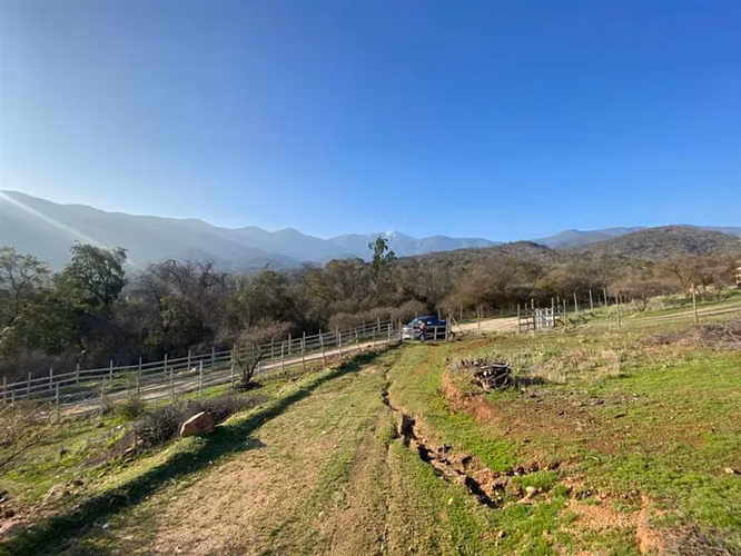 HERMOSO SITIO EN CURACAVI SEMI PLANO CERCADO Y CON MESETA