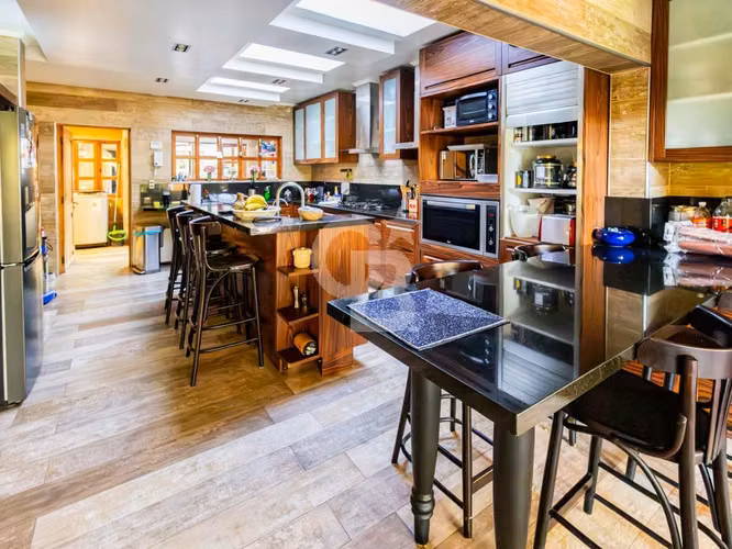 5D/4B + servicio | Lo Curro, Vitacura | Nororiente