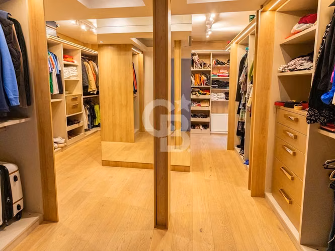 5D/4B + servicio | Lo Curro, Vitacura | Nororiente