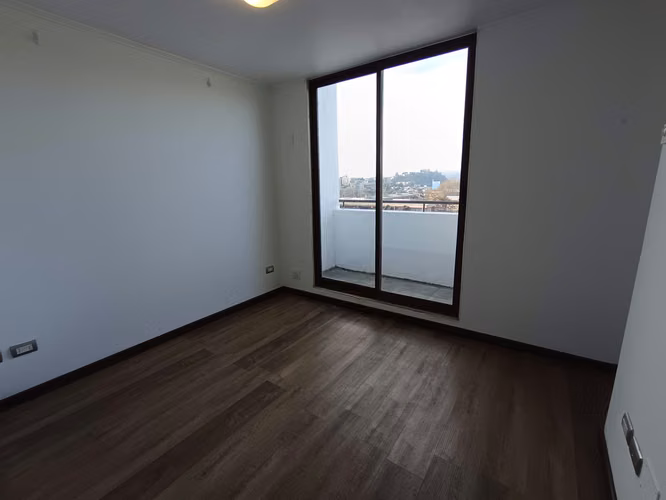 Amplio duplex de 3D2B+E+B con excelente ubicación y gastos comunes incluídos