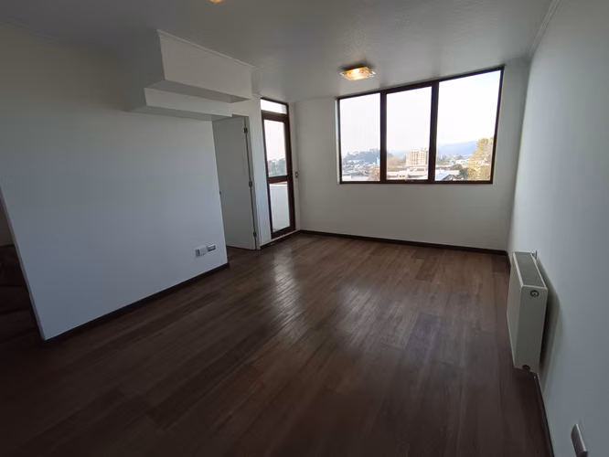 Amplio duplex de 3D2B+E+B con excelente ubicación y gastos comunes incluídos