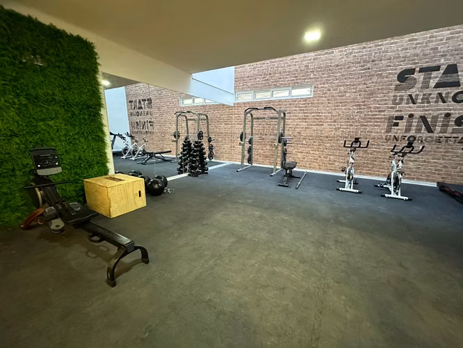 Avenida Varela 875 (1 Est ) [2941-4]