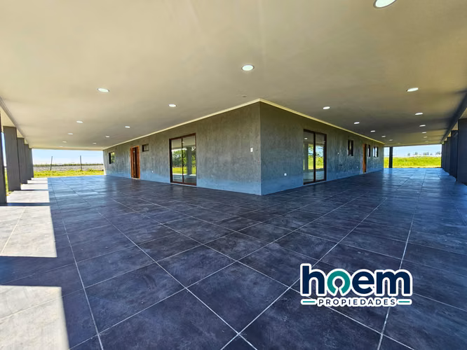 Parcela en venta con moderna casa,  cerca de Talca