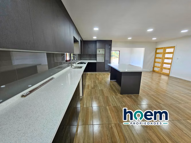Parcela en venta con moderna casa,  cerca de Talca