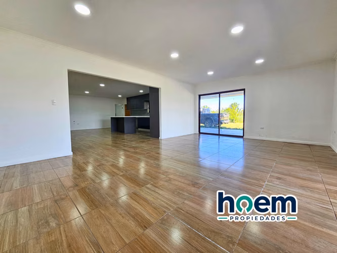 Parcela en venta con moderna casa,  cerca de Talca