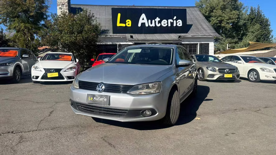 Volkswagen Vento Trendline 2.0 MT (2012)