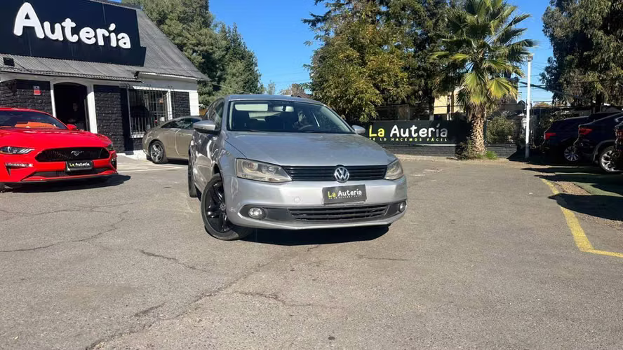 Volkswagen Vento Trendline 2.0 MT (2012)