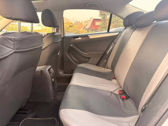 Volkswagen Vento Trendline 2.0 MT (2012)