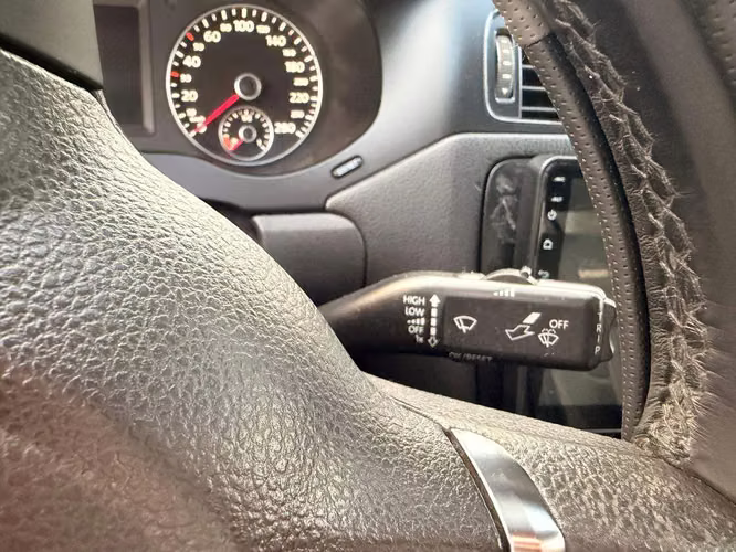 Volkswagen Vento Trendline 2.0 MT (2012)