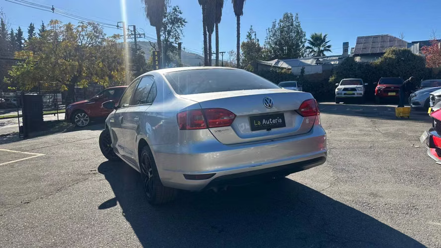 Volkswagen Vento Trendline 2.0 MT (2012)