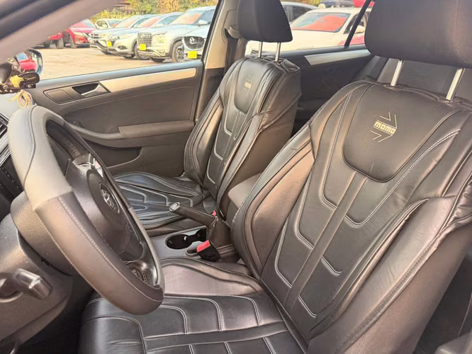 Volkswagen Vento Trendline 2.0 MT (2012)
