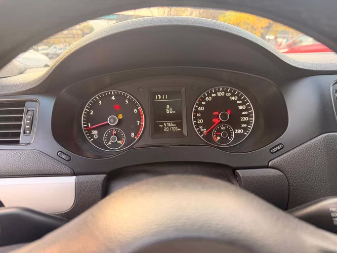 Volkswagen Vento Trendline 2.0 MT (2012)