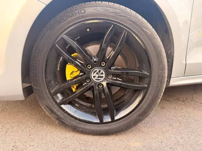 Volkswagen Vento Trendline 2.0 MT (2012)