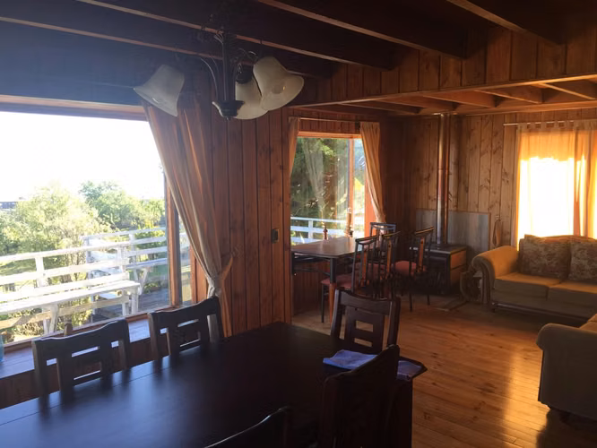 VENDE HERMOSA CASA, VISTA AL LAGO (REGION LOS RIOS)
