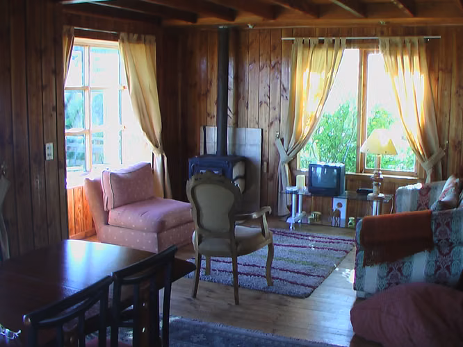 VENDE HERMOSA CASA, VISTA AL LAGO (REGION LOS RIOS)