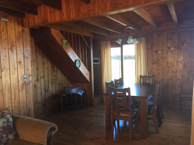 VENDE HERMOSA CASA, VISTA AL LAGO (REGION LOS RIOS)