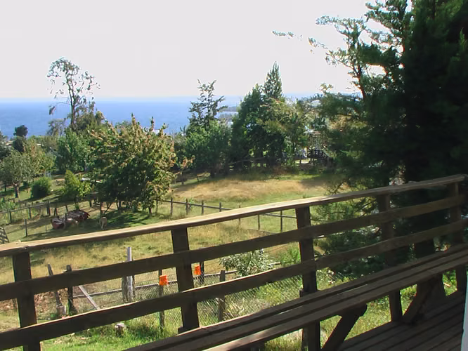 VENDE HERMOSA CASA, VISTA AL LAGO (REGION LOS RIOS)