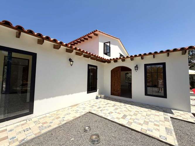 ARRIENDO AMPLIA CASA NUEVA VALLE DE AZAPA (164799)